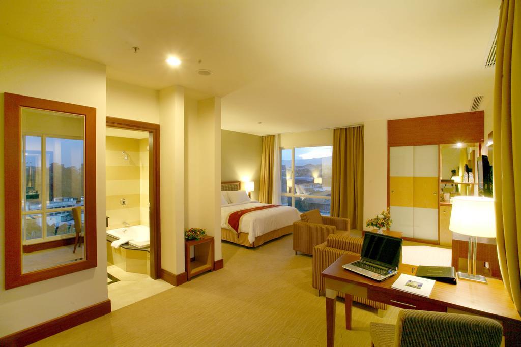 Swiss-Belhotel Maleosan Manado Kültér fotó
